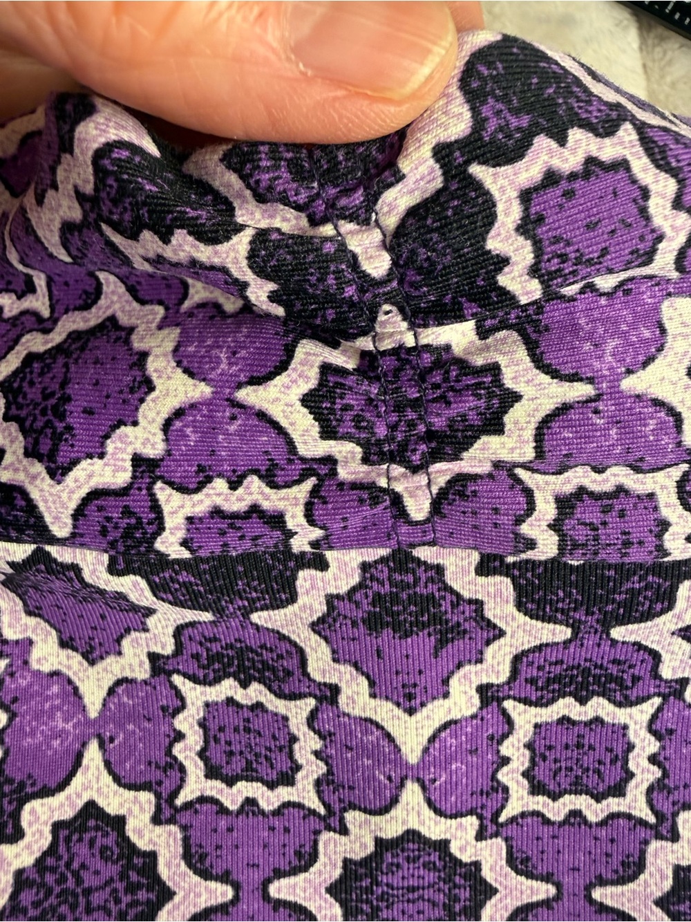 J.McLaughlin Catalina Cloth Purple Geometric Print V-Neck Knit Top Size Large - Picture 8 of 9